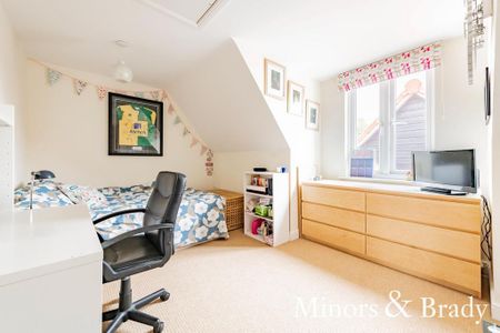 4 bedroom detached house to rent - Photo 5