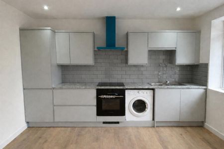 3 bedroom flat to rent - Photo 5