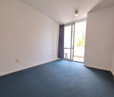 Good size apartment in the city - Photo 1