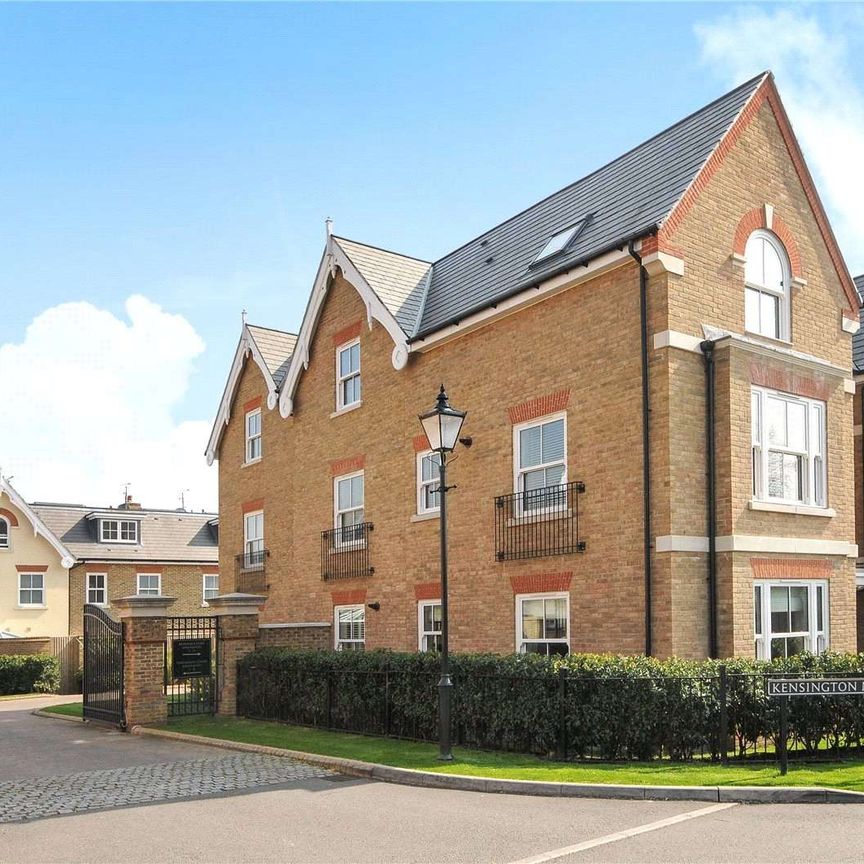 A modern two bedroom executive apartment with parking for two cars located in a gated development within easy reach of Windsor Town Centre. - Photo 1