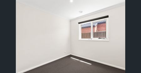 Stunning Family Home in Werribee - Photo 4