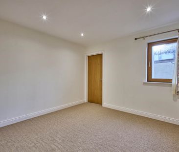 12D The Esplanade, Holywood, BT18 9JP - Photo 5