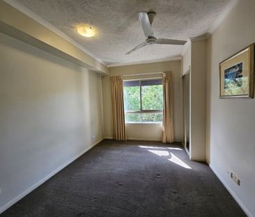 Furnished 1 Bedroom + Study 2nd Floor Apartment in Award Winning La... - Photo 4