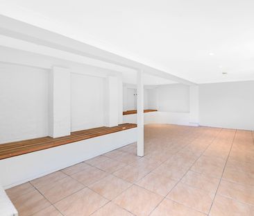 Spacious Family Home with Coastal Views – Highland Park - Photo 1