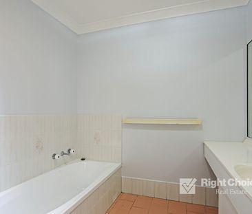 Freshly Painted 2-Bedroom Villa with Pool Access - Photo 6