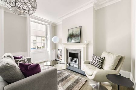 EXCLUSIVELY MANAGED BY SAVILLS. PET FRIENDLY.FURNISHED OR UNFURNISHED.A modern three bedroom house on Porchester Place - Photo 4