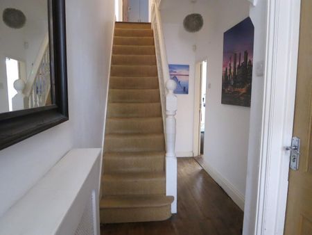 1 bedroom in a house share to rent - Photo 4