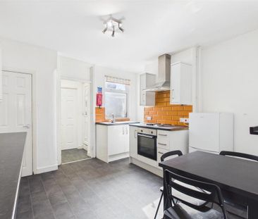 2 bedroom terraced house to rent - Photo 4