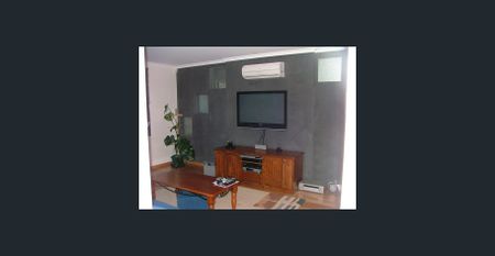 Refreshed 3 Bedroom Home - Photo 2