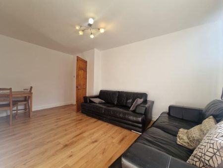2 bedroom ground floor flat to rent - Photo 2
