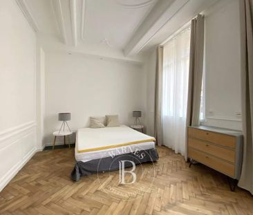 Vieux-Lille, Grand T2 rénové et meublé à NEUF - Photo 4