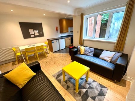 5 Bed End Terrace, Spear Road, SO14 - Photo 2