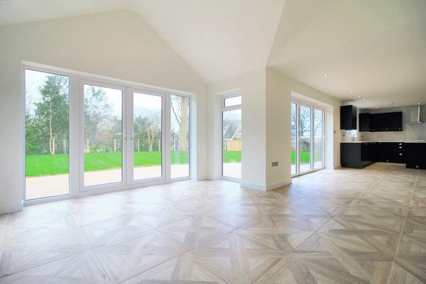 4 bedroom detached bungalow to rent - Photo 1