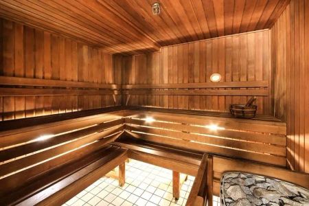 “Furnished large 1-bedroom apartment with lock-up garage and private backyard” - Photo 4