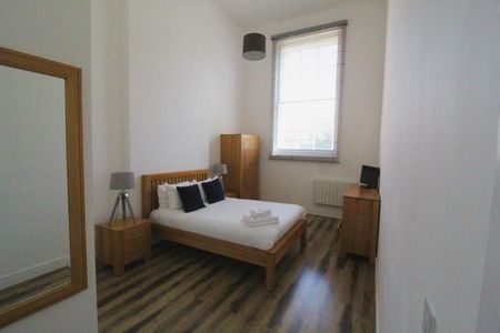 2 bedroom flat to rent - Photo 4