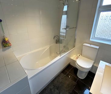 Caselden Close, Addlestone, Surrey, KT15 - Photo 6