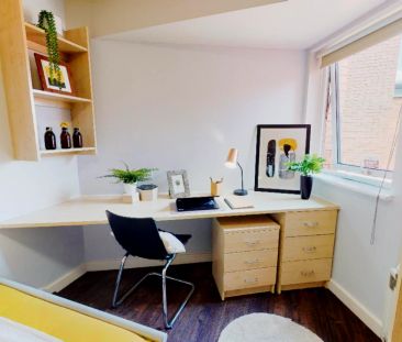 Two Bed Flat - Photo 3