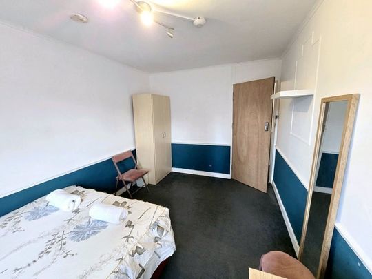 Room in a Shared Flat, Pitfield Street, N1 - Photo 1