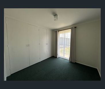 Family Home in Quiet Court - Photo 5