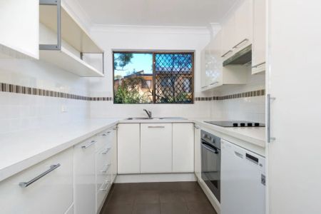 Modern Apartment in Tranquil Rear-of-Block Position - Photo 3