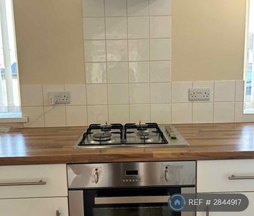 3 bedroom semi-detached house to rent - Photo 6