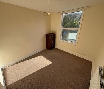 3 bedroom end of terrace house to rent - Photo 4