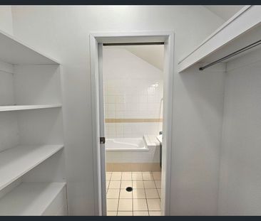 Private, Spacious & Central – 2-Bedroom Fully Air Conditioned Apart... - Photo 6