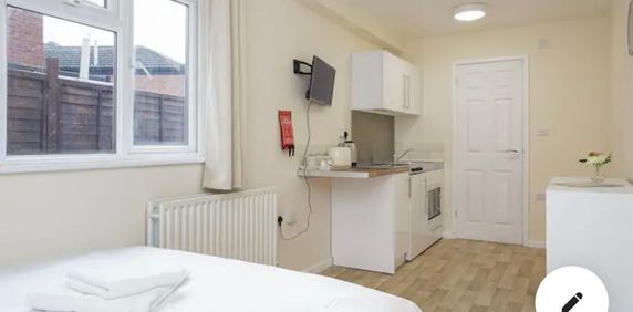 Room in a Shared House, Blackberry Terrace, SO14 - Photo 2