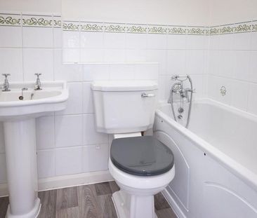 3 bedroom semi-detached house to rent - Photo 6