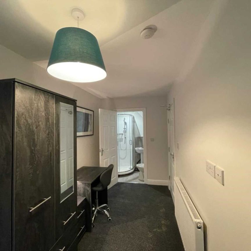 Silverdale Road, Bolton - Photo 1