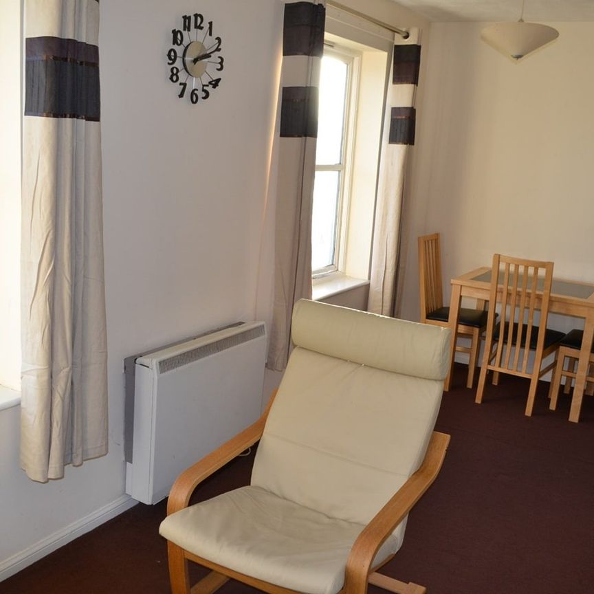 2 Bed Flat, Grange Close, LS10 - Photo 1