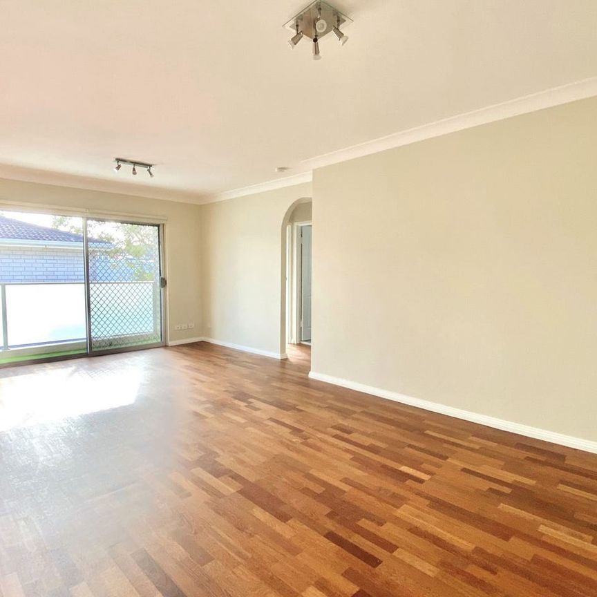 CONVENIENT AND PRIVATE LIFESTYLE IN A PRIME LOCATION - Photo 1