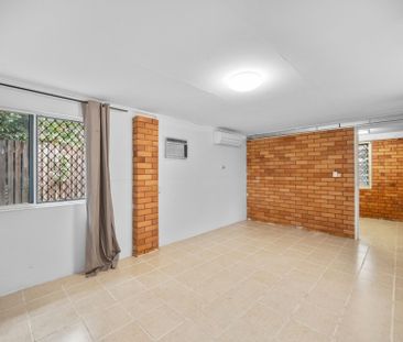 Family Home with a Pool in Kirwan - Photo 4