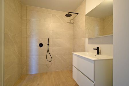 VOLLEDIG GERENOVEERD APPARTEMENT MET GARAGE - Foto 5