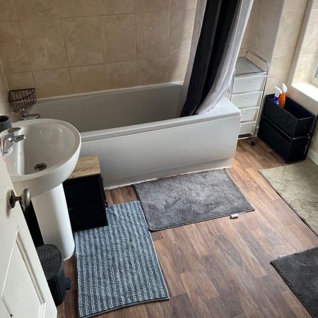 3 bedroom terraced house to rent - Photo 4