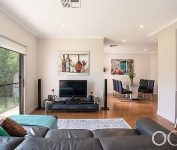 Open the Door to Effortless Style - Photo 4