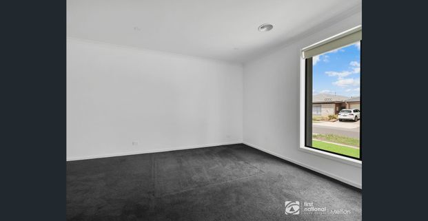 Beautiful 4 Bedroom in the heart of Strathtulloh - Photo 1