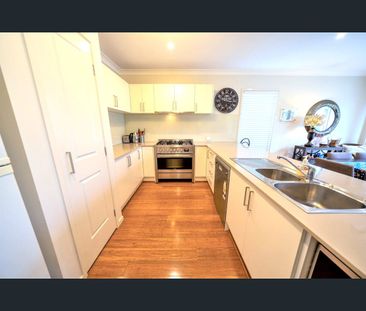 39 Finsbury Circuit, Ropes Crossing, NSW 2760 - Photo 2