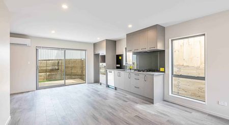 Modern 4 Bedrooms + Internal Access Garage - Photo 4