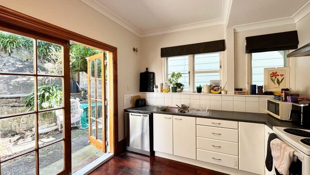 B/4 Rixon Grove, Mount Victoria - Photo 1