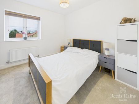 2 bedroom semi-detached house to rent - Photo 3