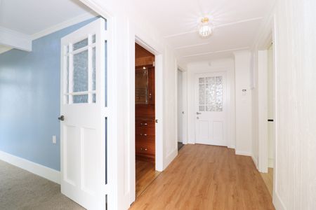 Newly Renovated 2-Bedroom House in Clevedon! - Photo 5