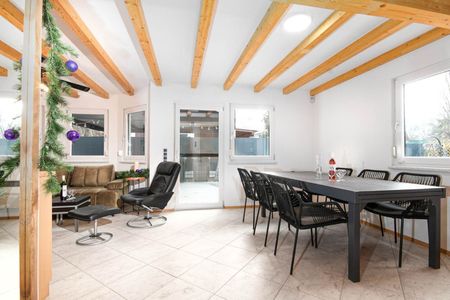 All Inclusive Family Home close to VIC - Photo 2