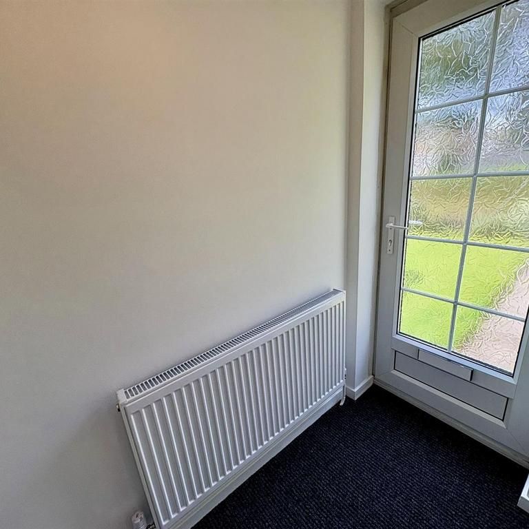 2 bedroom end of terrace house to rent - Photo 1
