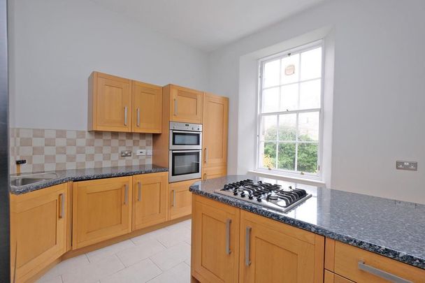 3 bedroom flat to rent - Photo 1