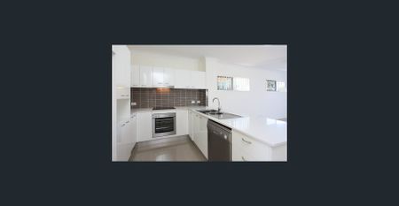 Modern Townhouse in an Excellent location - Photo 2