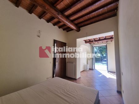 Ampio bilocale con giardino e posto auto in Affitto - Photo 2