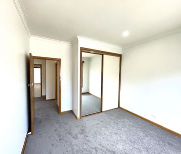 6 Eastleigh Court Newborough VIC - Photo 5