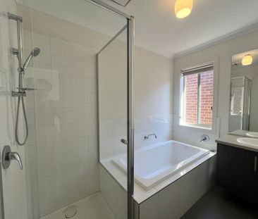 Wonderfully located, 4 bedroom home. - Photo 1