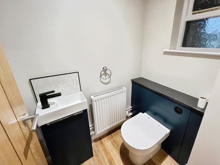 4 bedroom detached house to rent - Photo 5